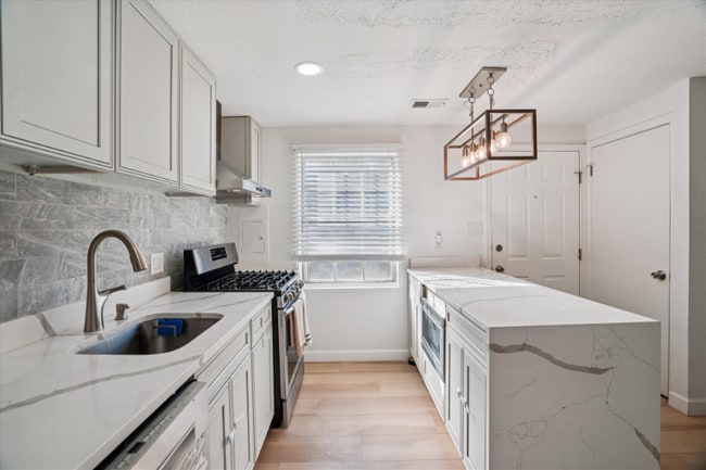 Photo - 1925 Dutch Village Dr