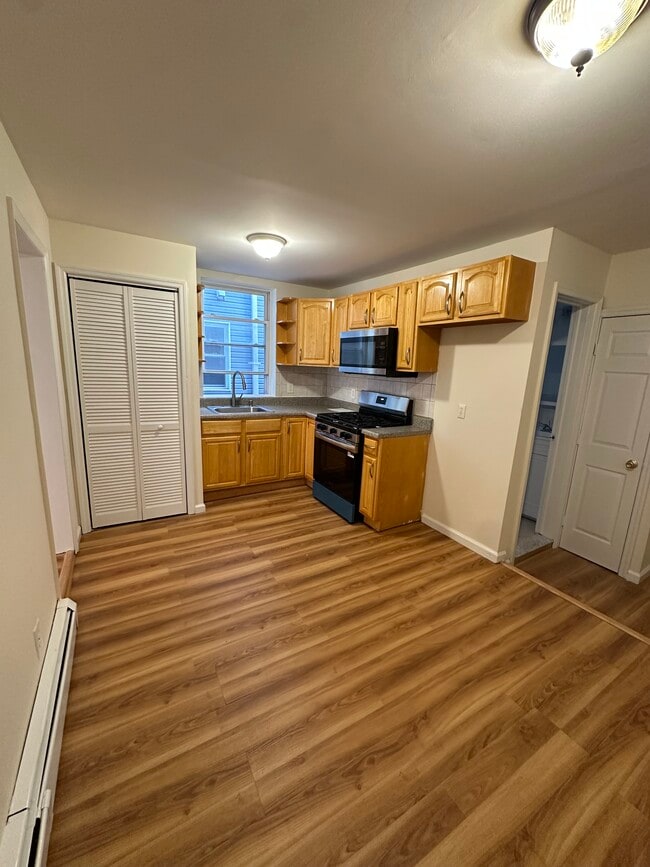 Kitchen - 99 Avenue E