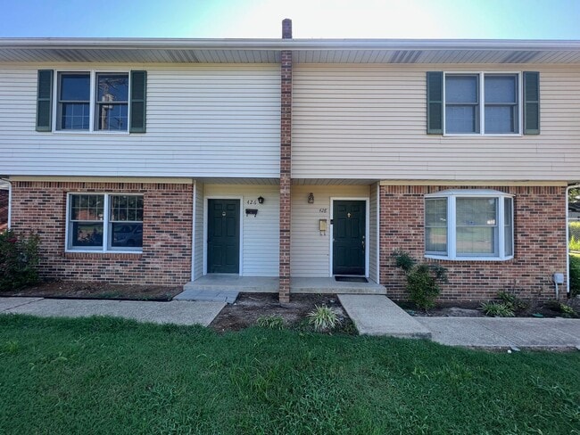 Photo - Moody St Duplex Unidad 428 Moody St