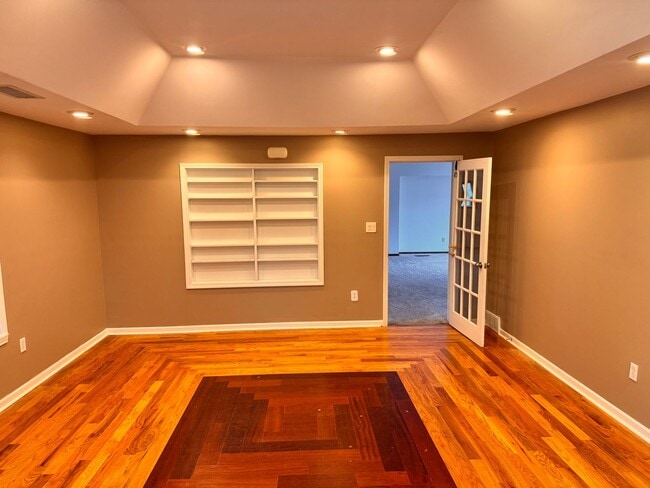 Photo - Nice large country setting close to town