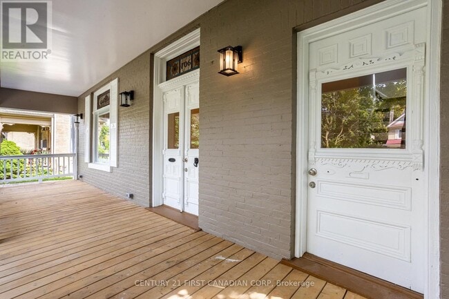 Photo - 706 Waterloo St Unité 2