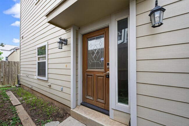 Photo - 5732 Kansas St