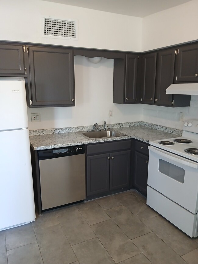 Building Photo - 115 E Navajo Rd Unit 1