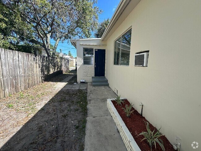 Building Photo - 1948 Lincoln St Unit 2 Rental