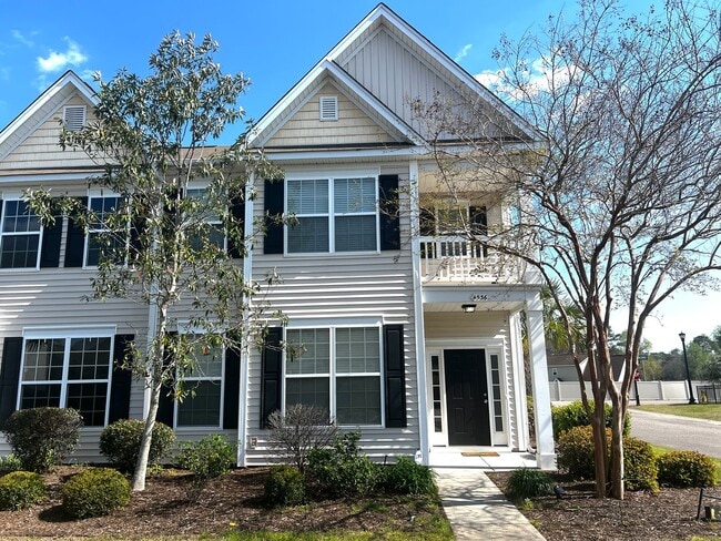 Building Photo - Beautiful 4 Bedroom, 3.5 Bath, Town Home at Tuscany is Available Now!