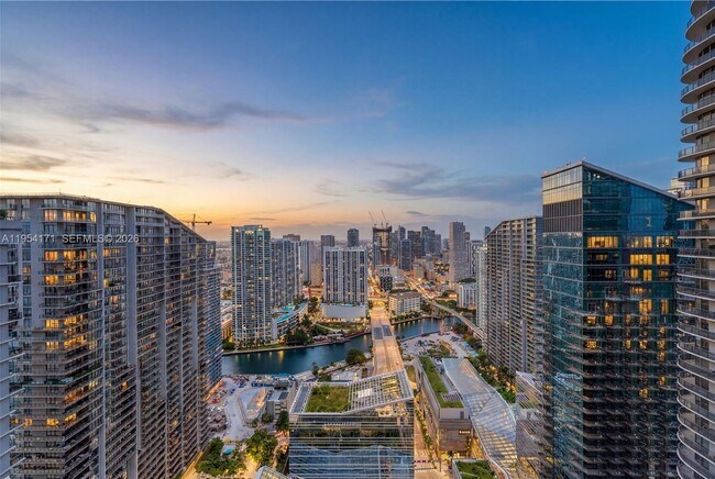 Photo - 45 SW 9th St Unidad LPH-4609