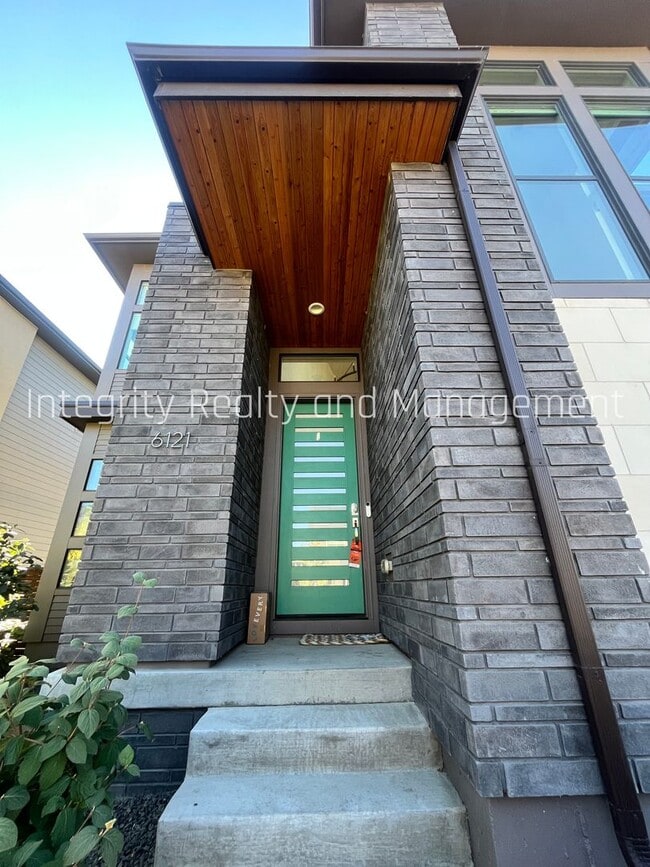 Photo - 6121 Chester St