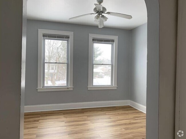 Building Photo - 322 Woodlawn Rd Rental