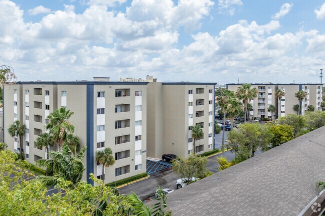 Photo - El Tesoro Apartments