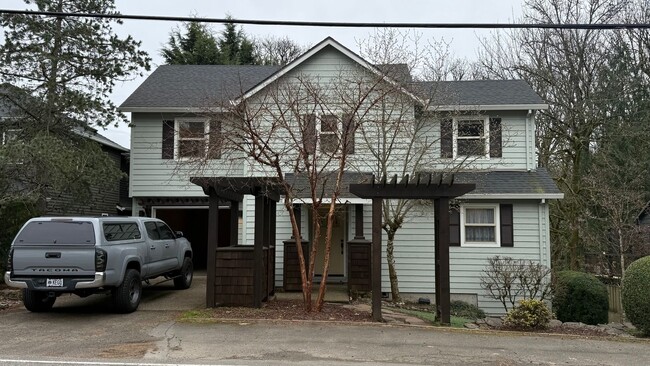 Building Photo - Spacious single-family home located in Southwest Portland offering approximately 2,184 square fee...