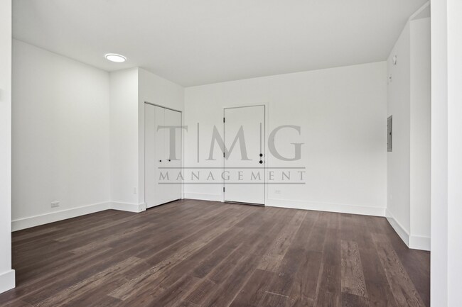 Photo - Sleek, Bright & Brand New — Stylish Studio... Unit 1553 - 302