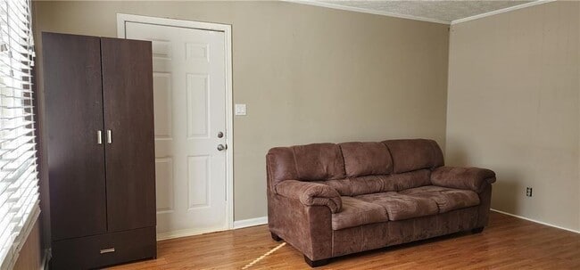 Photo - 205 Glenview Terrace