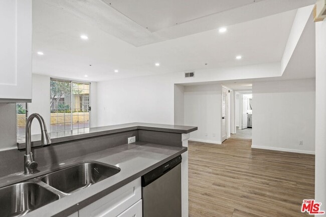 Photo - 11711 Ohio Ave Condo Unit 110