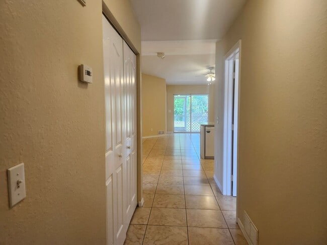 Photo - 3 bedroom 2 bath 1 car garage duplex Unidad 415 NE 25th Ave