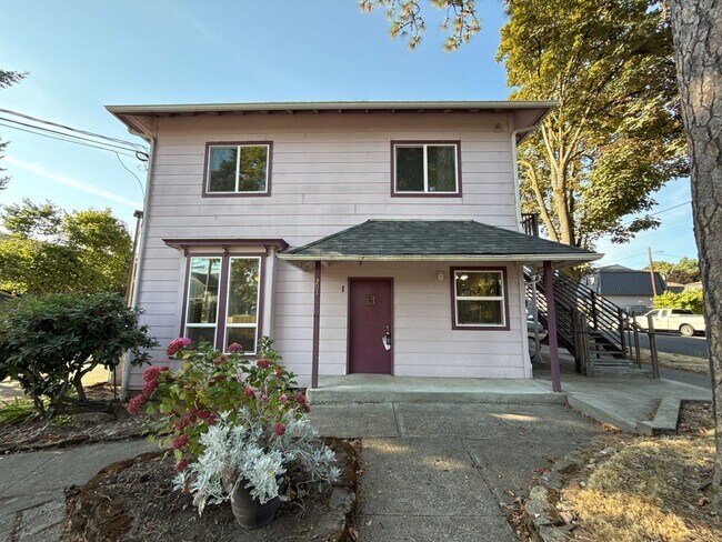 Building Photo - 291 Clay St W Unit #1