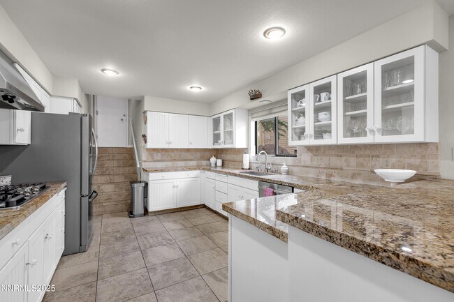 Photo - 4953 Lakeridge Terrace W