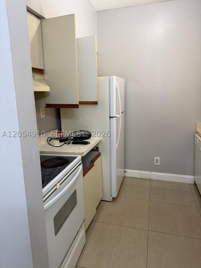 Building Photo - 621 Cypress Lake Blvd Unit I16