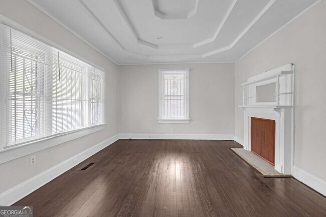 Photo - 660 Queen St SW