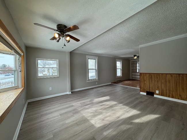 Photo - 84 W Kalama Ave