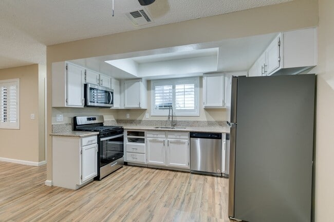 Building Photo - GORGEOUS 2 BEDROOMS CONDO*JUST COMPLETED U... Unit 2 Bldg 17