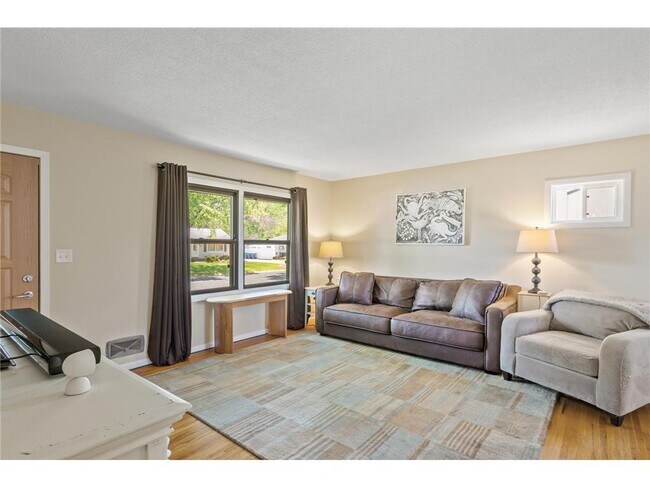 Photo - 9457 Saratoga Ln N