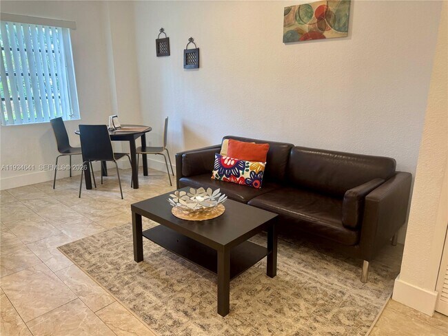 Photo - 1648 Washington St