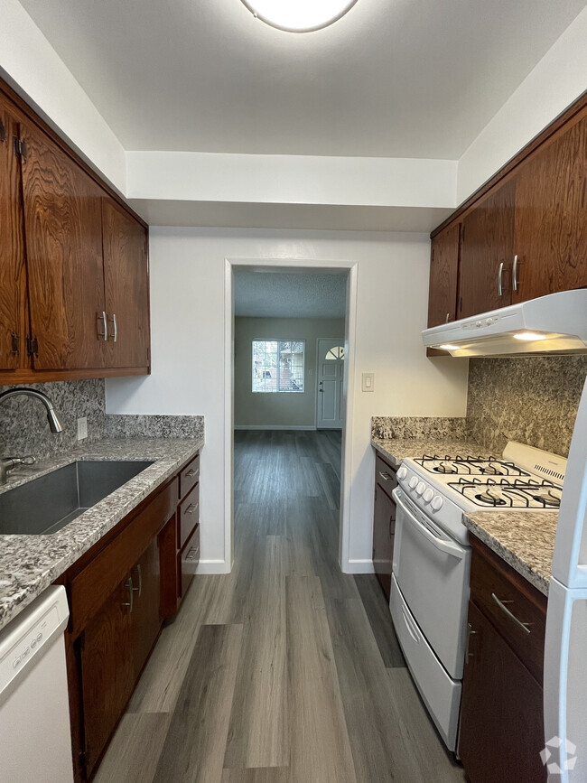 Kitchen - 508-512 N Electric Ave Rental