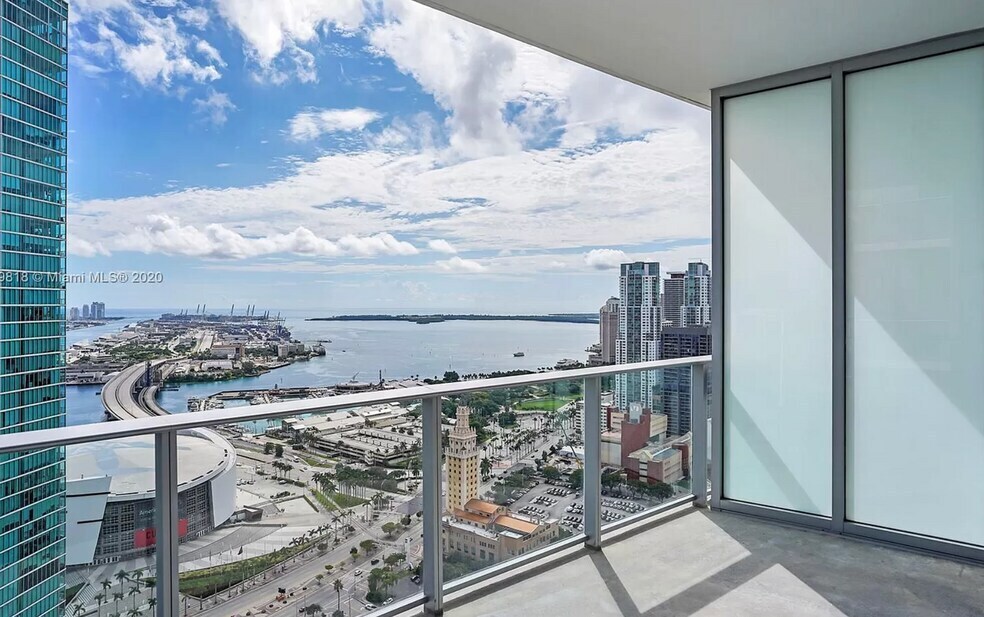 Luxury 2BR + Den Condo | Paramount Miami Worldcenter - Luxury 2BR + Den Condo | Paramount Miami Worldcenter Unit 3407AB