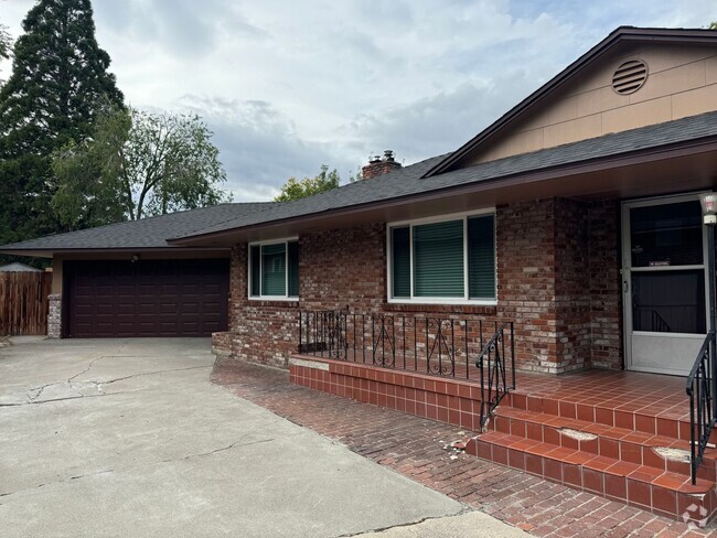 Building Photo - Beautiful Brick Home in Desired Neighborhood