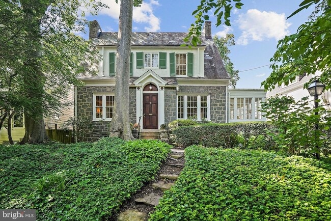 Building Photo - 3612 Albemarle St NW
