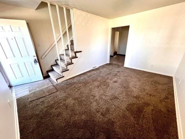 Photo - Recently Renovated - 3 bedroom 2 bathroom ...