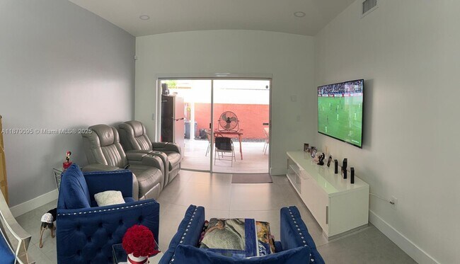 Photo - 2955 W 80th St Unidad 108