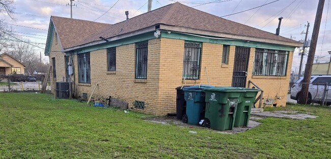 Photo - 7019 Fulton St Unit Main House