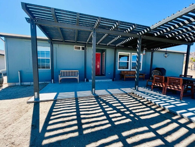 Updated 3 bd, 2 ba on 1.98 Acres with Hot Tub!