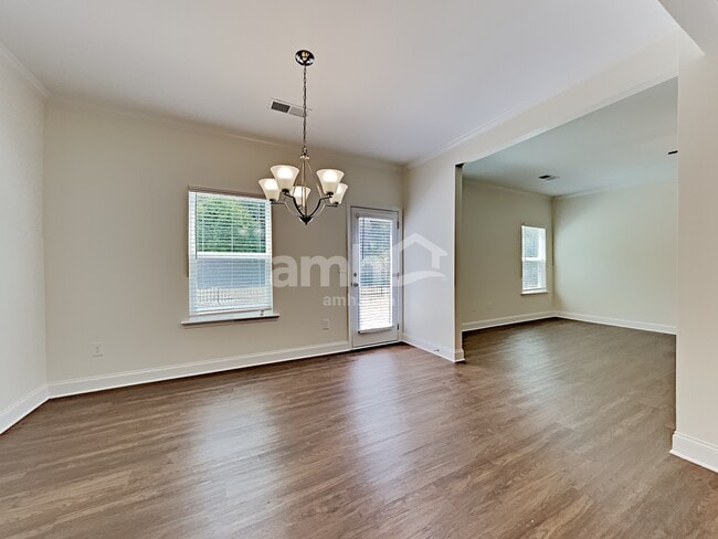 Photo - 593 Woodall Rd