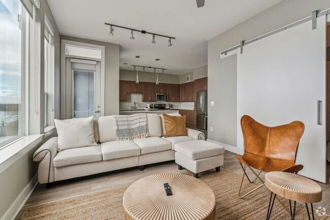 Building Photo - 505 W 7th St Unit ID1256837P Rental