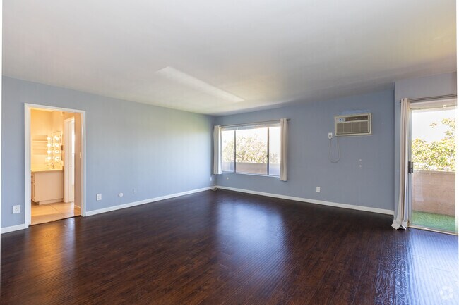 1BR, 1BA - 667SF