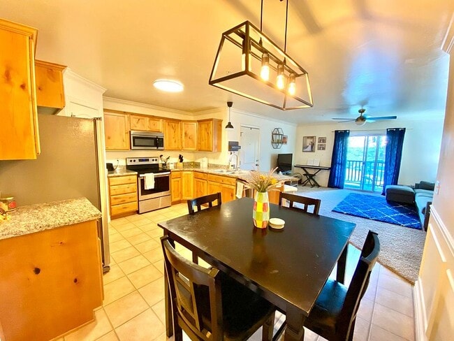 Building Photo - 425 S 2220 W Unit 203