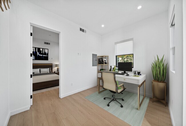 Photo - 13841 Burbank Blvd
