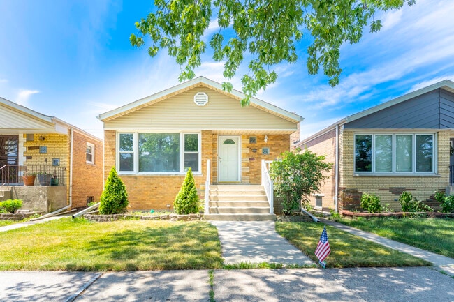 Building Photo - 5218 S Normandy Ave Rental