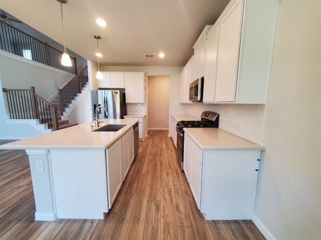 Photo - 900 Robin Rd