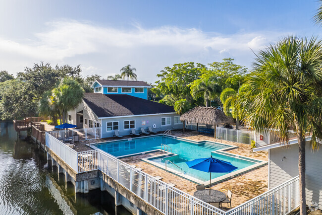 The Lauderdale at Hampton Pines - The Lauderdale at Hampton Pines Apartments