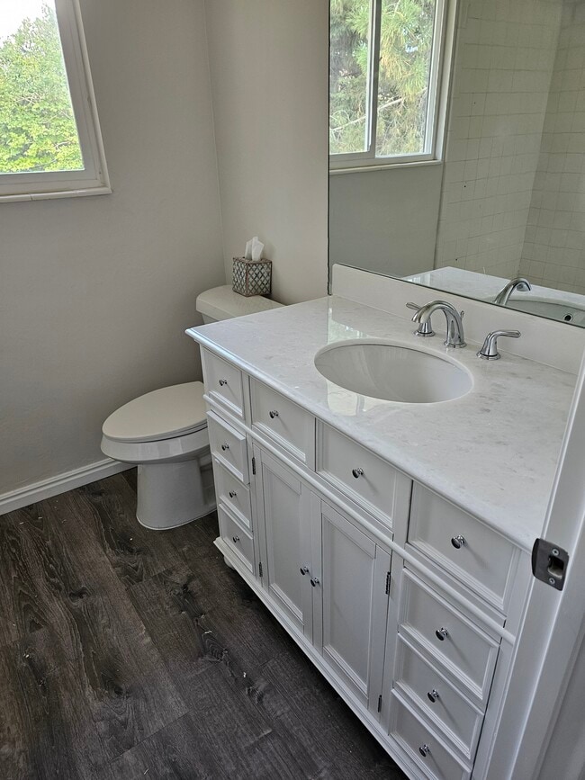 Beautiful bath room - 4900 W Barton Park Dr
