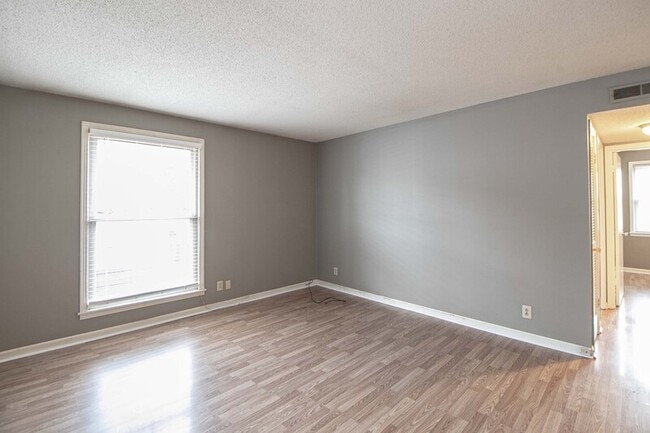 Photo - 807 Golf View Pl