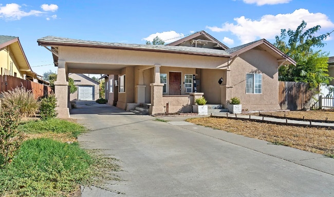 Photo - 777 E El Monte Way