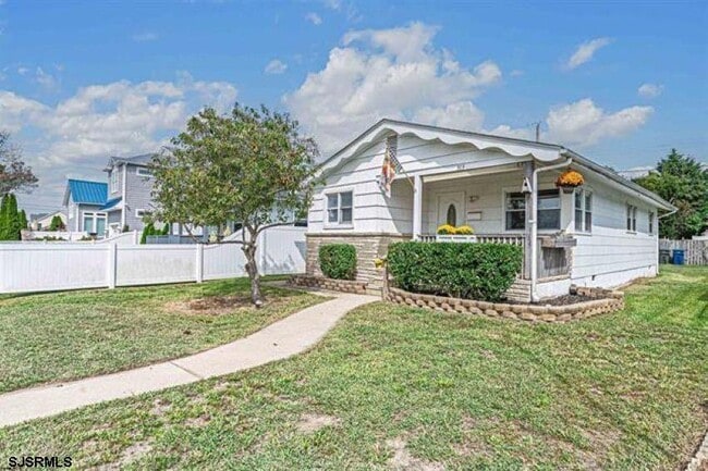 Building Photo - 303 24th St S