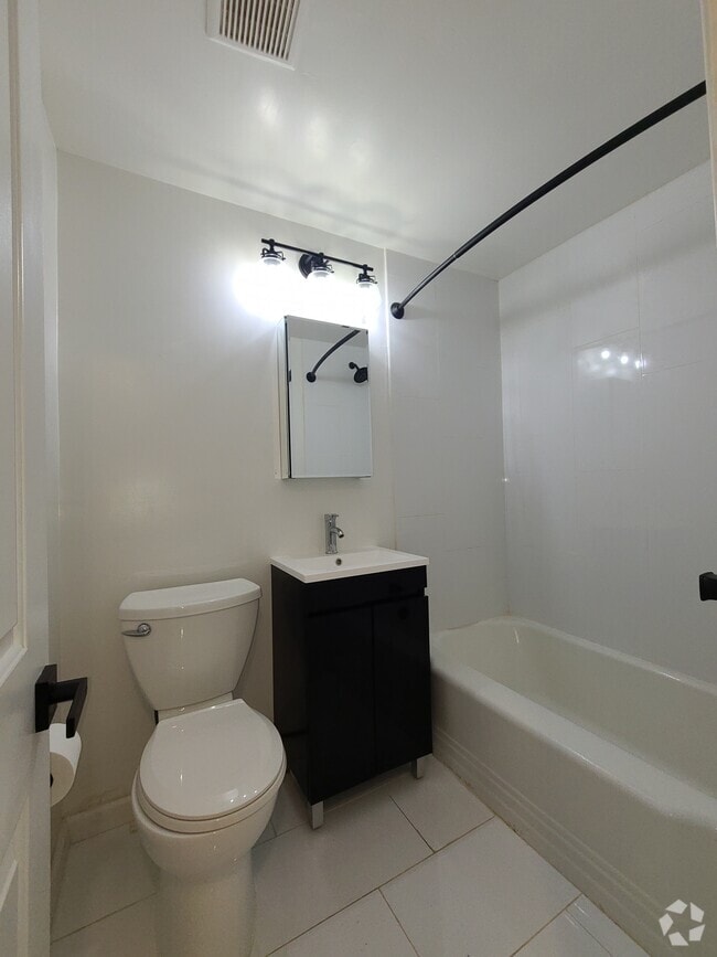 Building Photo - 6325 Gardenia St Unit B Rental