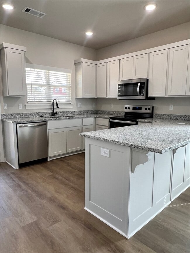 Photo - 572 Cosmos St