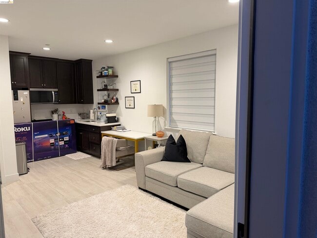 Photo - 451 Trellis Wy Unidad A