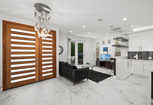 Photo - 355 S Sycamore Ave